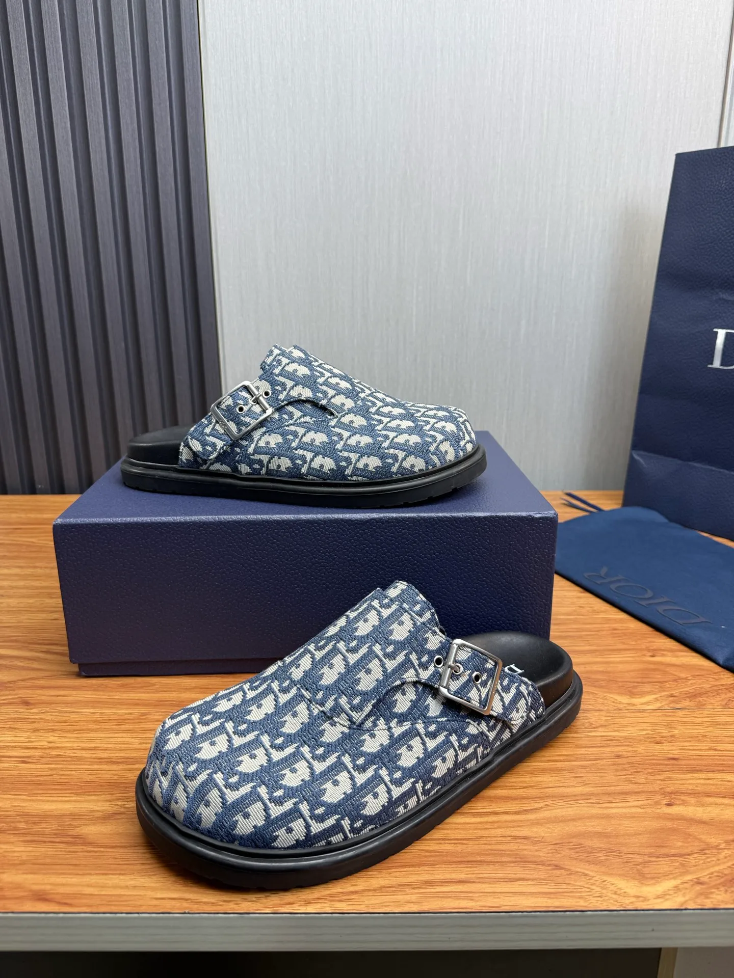 Men's men's shoes 420💰 Dior. Men's slippers🩴Official website 1:1 production 38-45 yards 45 46 🉑️Customized original material shipped✅